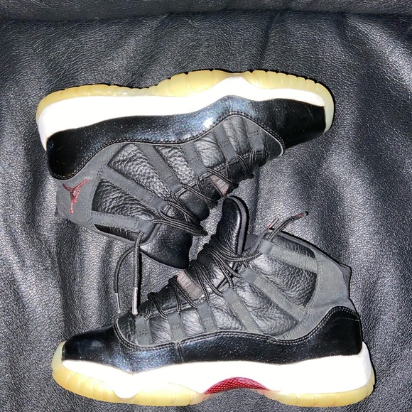Jordan 11’s Retro “72-10” Size 5.5 - Picture 3 of 4
